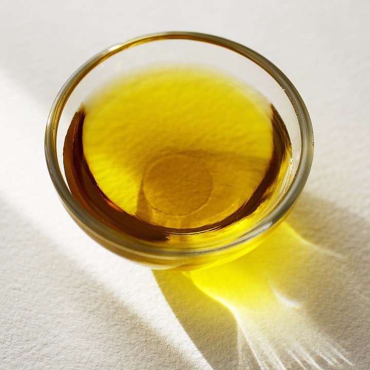 Oil pulling: wat is het? En bevordert het je gezondheid?